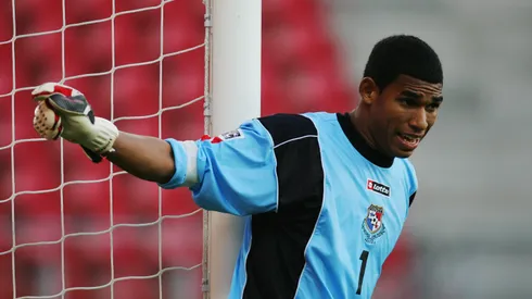 UTRECHT, NETHERLANDS – JUNE 14: Jose Calderon of Panama in action during the FIFA World Youth Championships Group B match between Panama and Turkey at the Galgenwaard Stadium on June 14, 2005 in Utrecht, Netherlands. (Photo by Ian Walton/Getty Images)