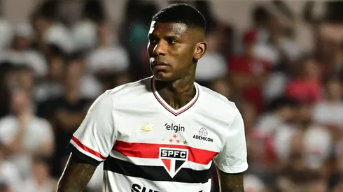 Arboleda durante confronto contra o Flamengo no Brasileirão de 2025.
