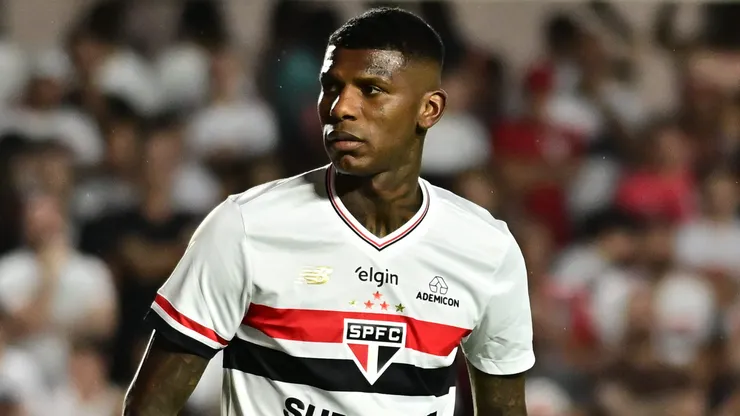Arboleda durante confronto contra o Flamengo no Brasileirão de 2025.