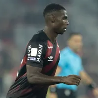 Terán cobra Viveros, do Athletico-PR, na Copa do Mundo