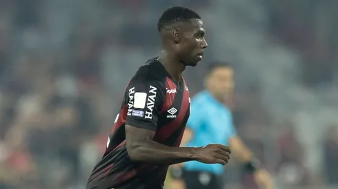 Carlos Terán durante confronto contra o Vitória no Brasileirão de 2026.