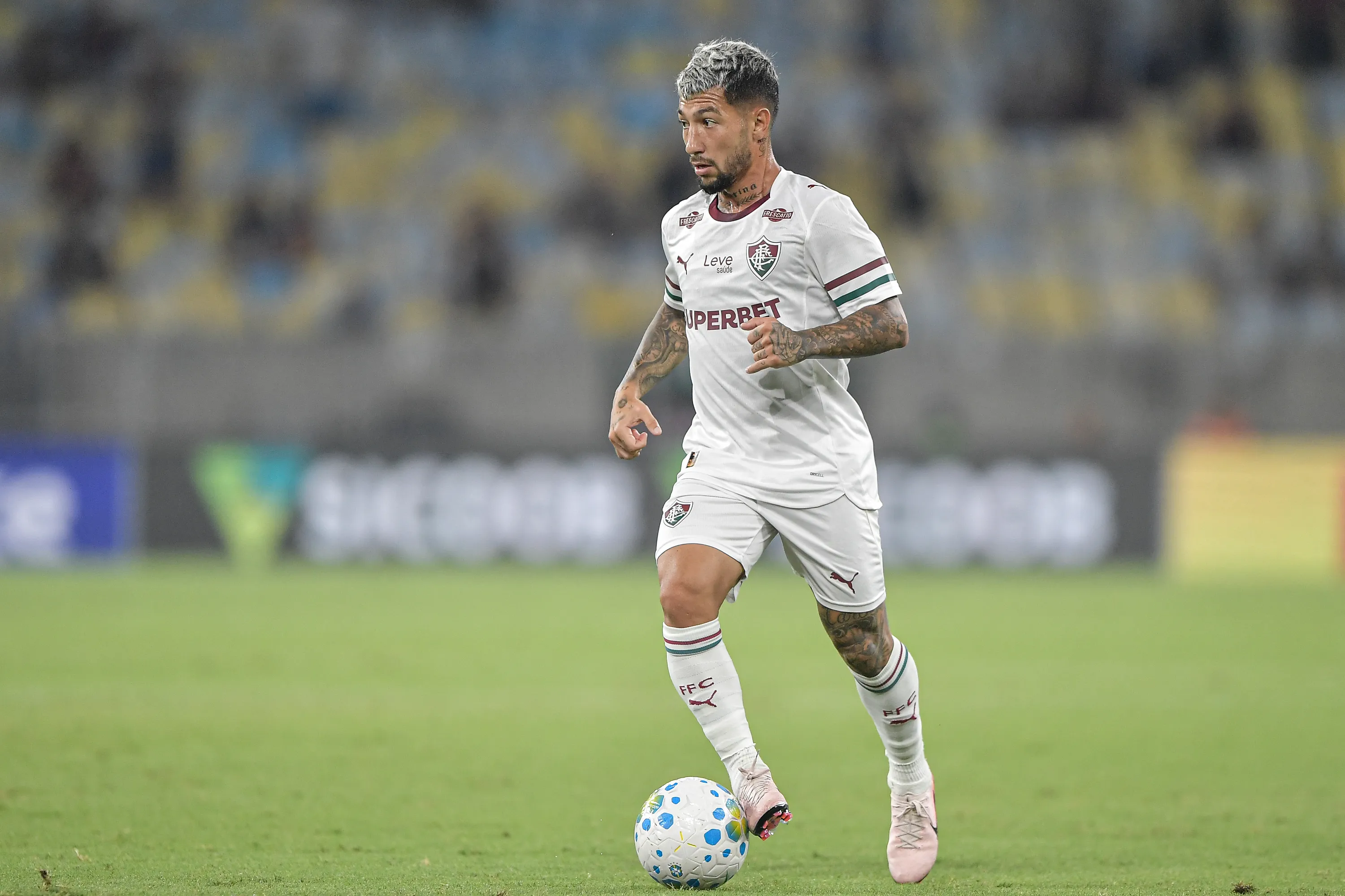 Lucho Acosta, jogador do Fluminense, durante partida contra o Vasco –  Foto: Thiago Ribeiro/AGIF