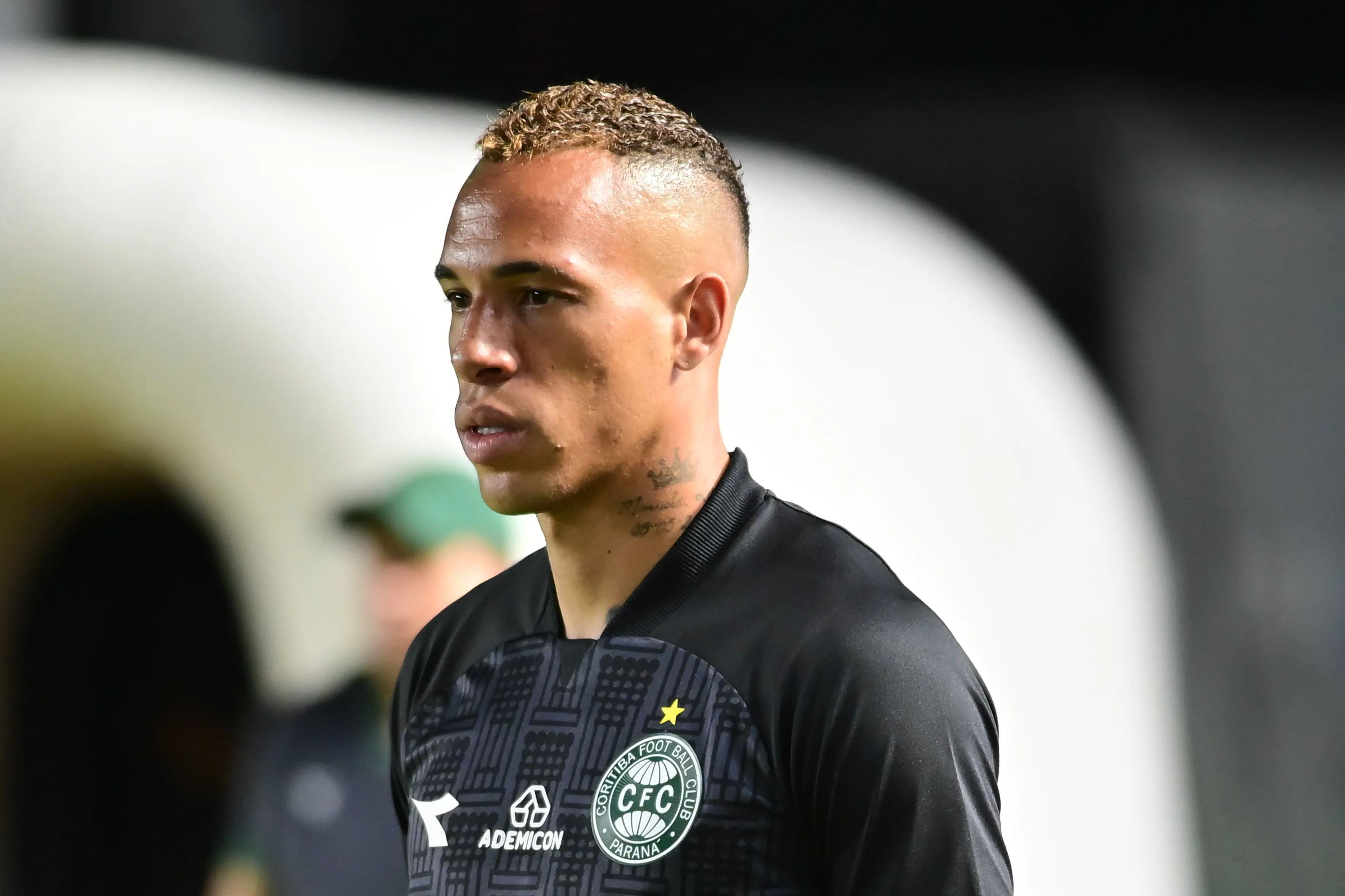 Breno Lopes durante aquecimento antes da partida contra o Santos na Copa Do Brasil de 2026. Foto: Jota Erre/AGIF