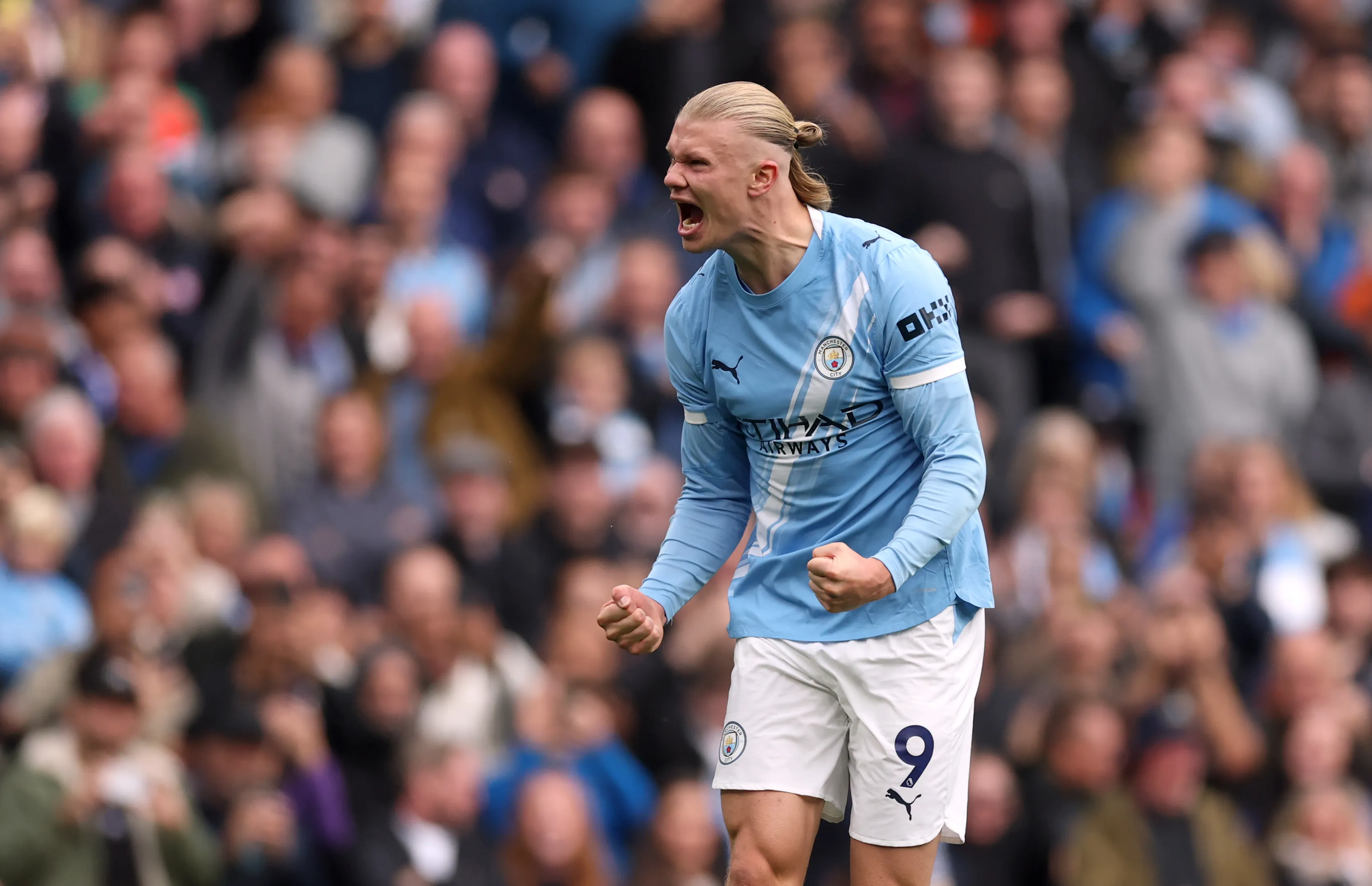 MANCHESTER, ENGLAND – OCTOBER 18: Erling Haaland of Manchester City celebrates scoring his team’s first goal during the Premier League match between Manchester City and Everton at Etihad Stadium on October 18, 2025 in Manchester, England. (Photo by Carl Recine/Getty Images)