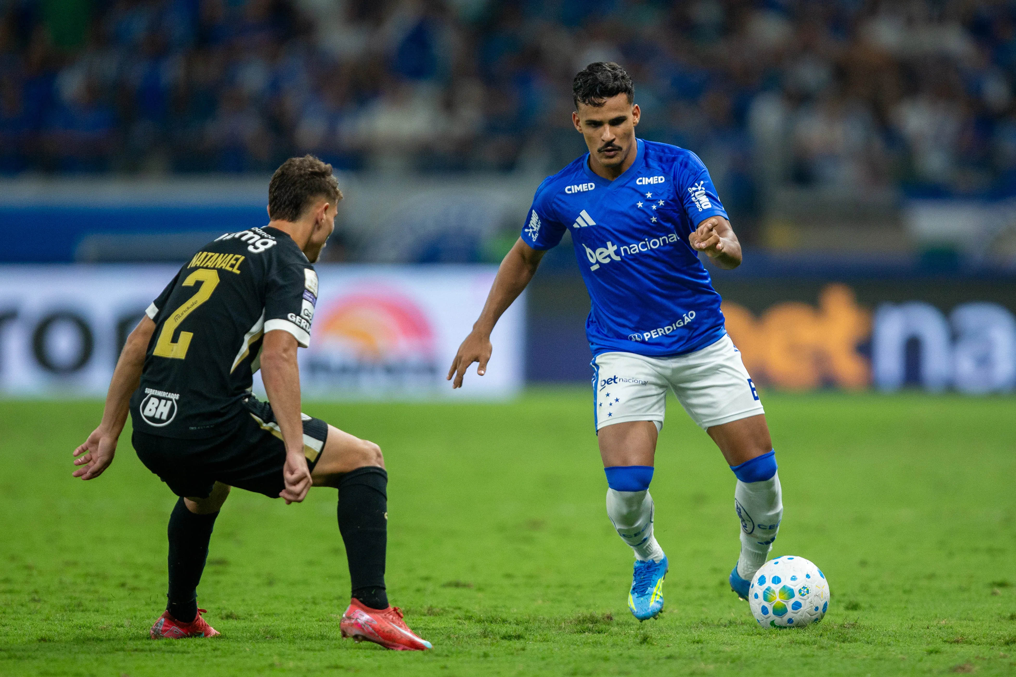 Kaiki,  jogador do Cruzeiro, durante partida contra o Atletico-MG – Foto: Fernando Moreno/AGIF