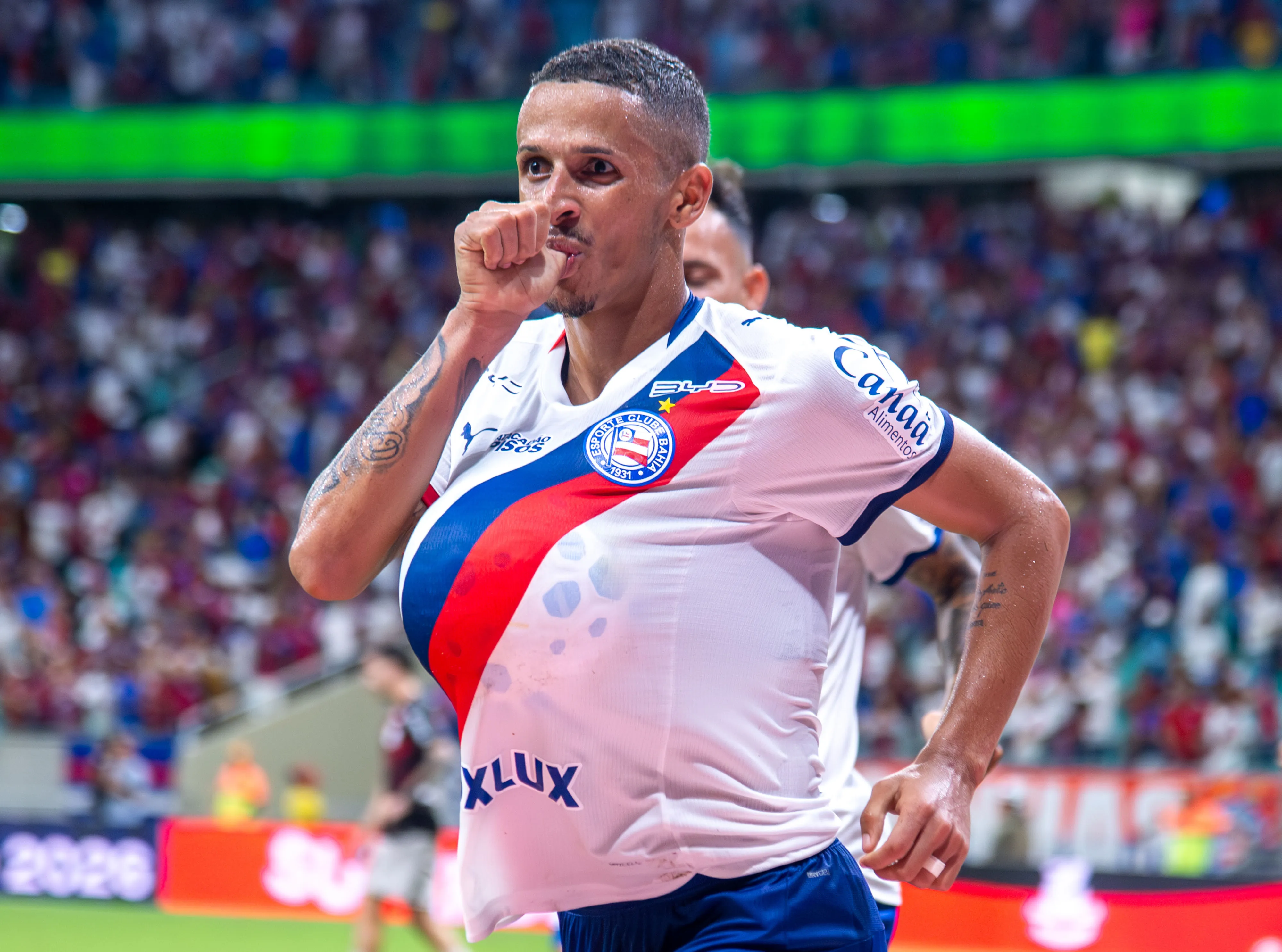 Luciano Juba jogador do Bahia comemora seu gol durante partida contra o Athletico-PR no estadio Arena Fonte Nova pelo campeonato Brasileiro A 2026. Foto: Jhony Pinho/AGIF