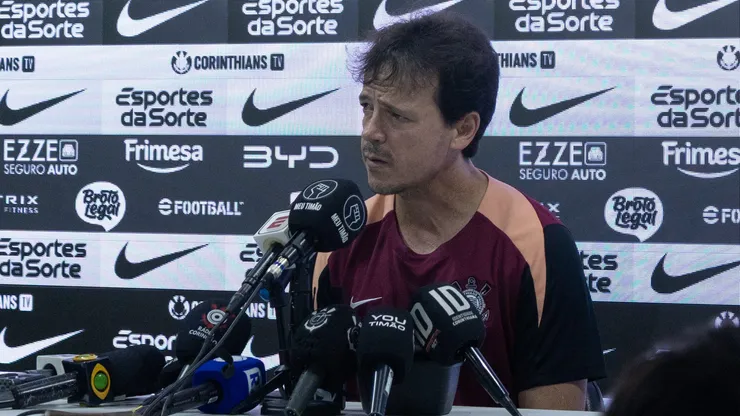 técnico do Corinthians durante partida contra o Mirassol no estádio Jose Maria de Campos Maia pelo campeonato Brasileiro A 2026. Foto: HUGO NEVES /RP FOTOPRESS/AGIF