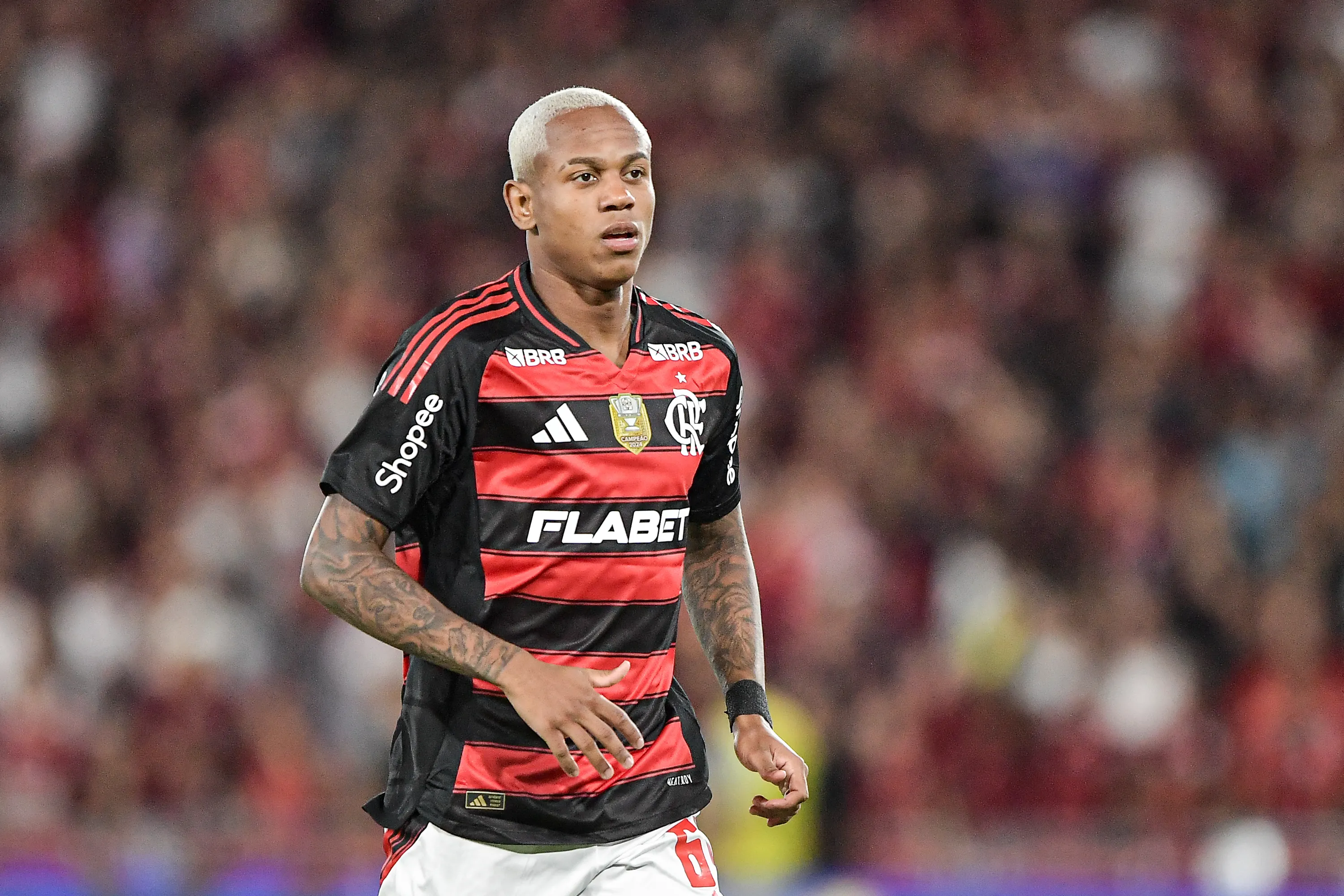 Wallace Yan jogador do Flamengo durante partida contra o Fluminense no estadio Maracana pelo campeonato Brasileiro A 2025. Foto: Thiago Ribeiro/AGIF