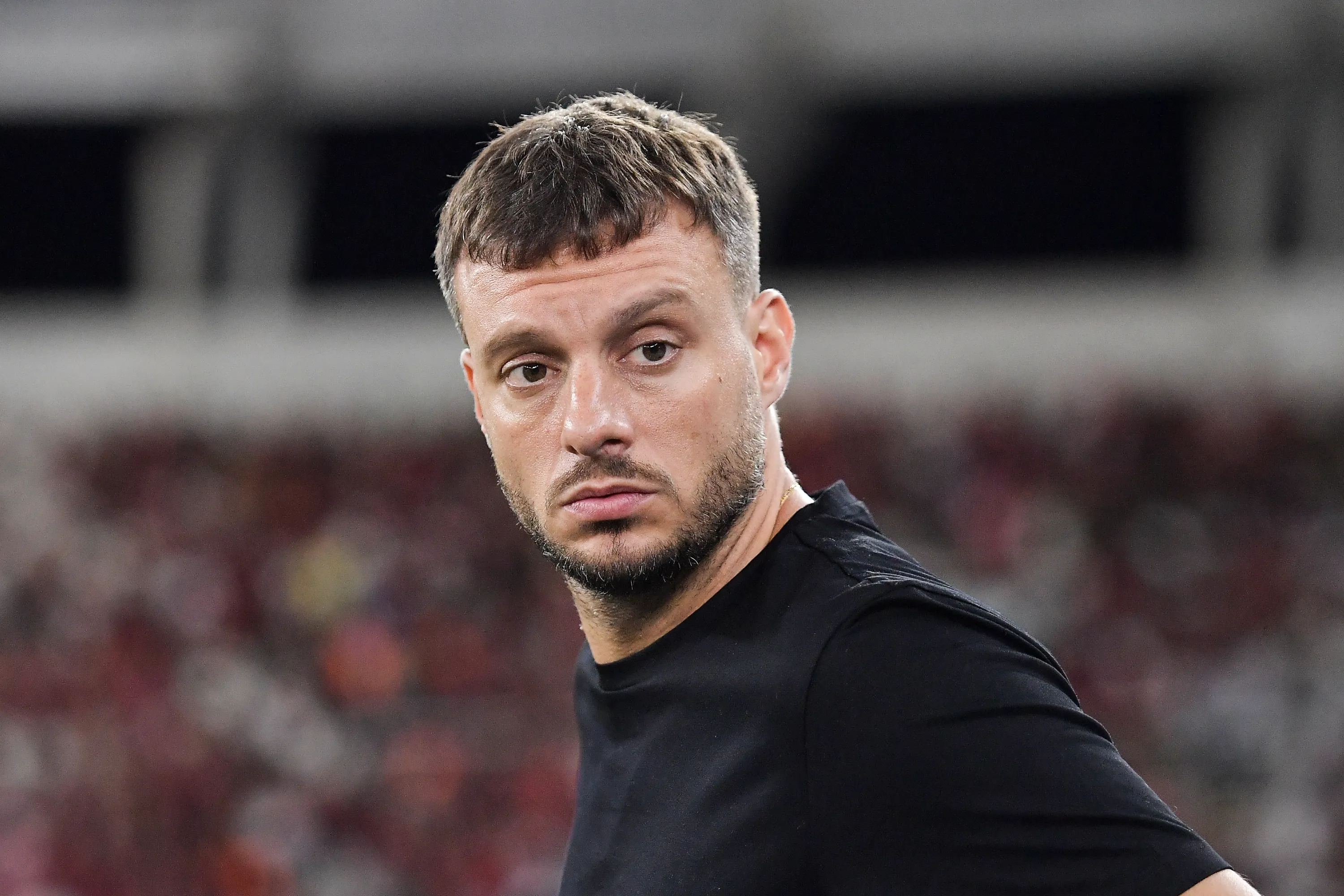 Martín Anselmi durante partida entre Botafogo e Flamengo no Campeonato Brasileiro de 2026. Foto: Thiago Ribeiro/AGIF