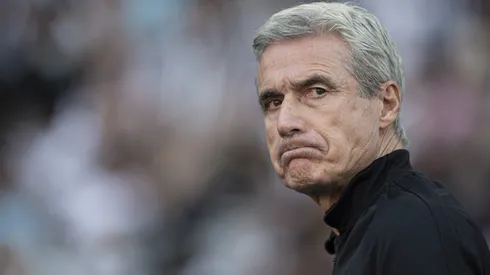 Luis Castro, tecnico do Botafogo, no Engenhao, na temporadas de 2022 e 2023.