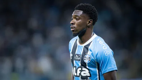 Francis Amuzu jogador do Gremio durante partida contra o Cruzeiro no estadio Arena do Gremio pelo campeonato Brasileiro A 2025.