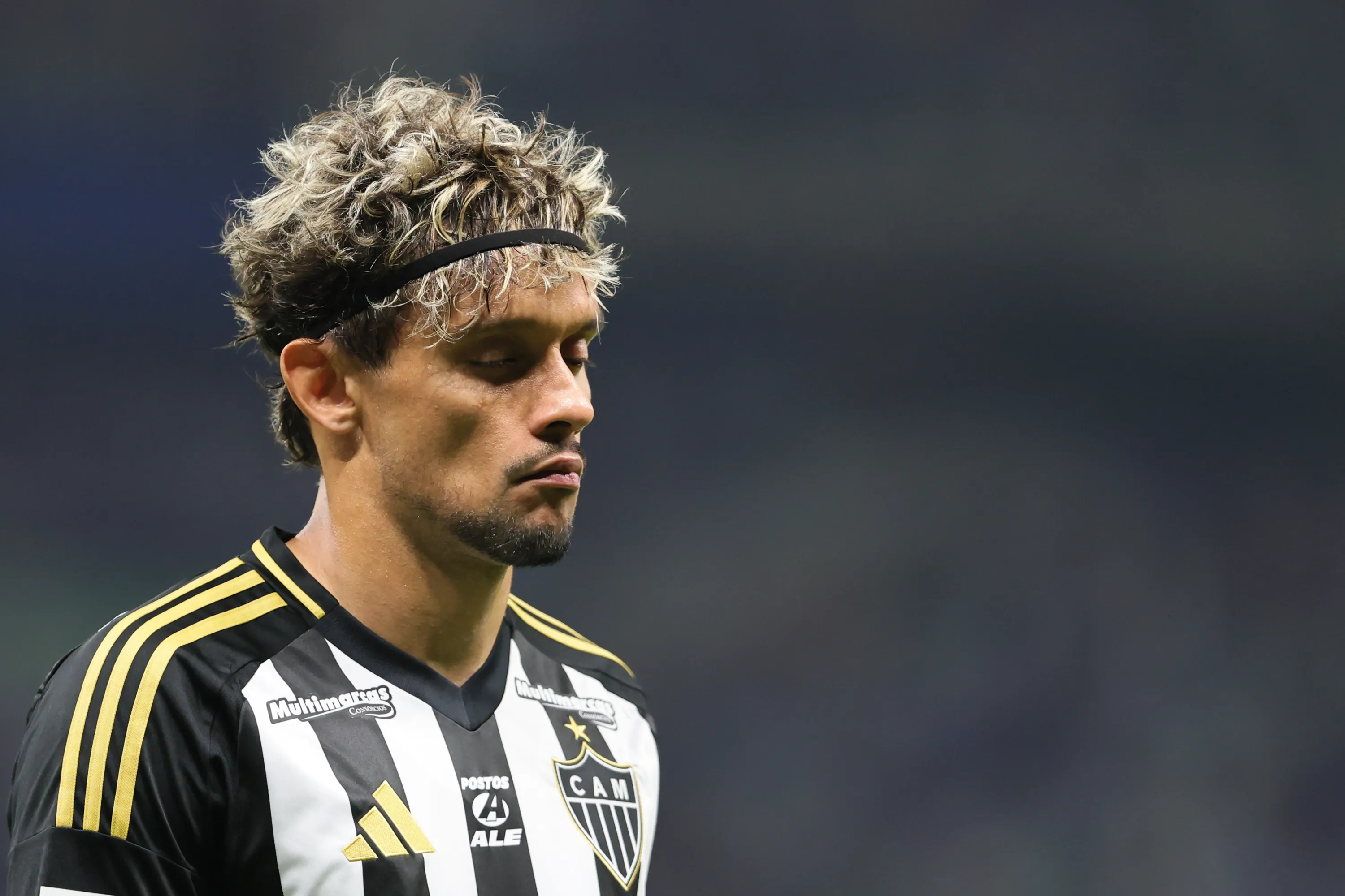 Gustavo Scarpa jogador do Atletico-MG lamenta durante partida contra o Cruzeiro no estadio Mineirao pelo campeonato Copa Do Brasil 2025. Foto: Gilson Lobo/AGIF