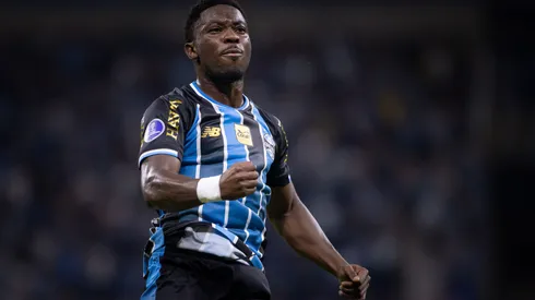 Amuzu, atacante do Grêmio. Foto: Maxi Franzoi/AGIF