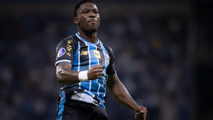 Amuzu, atacante do Grêmio. Foto: Maxi Franzoi/AGIF