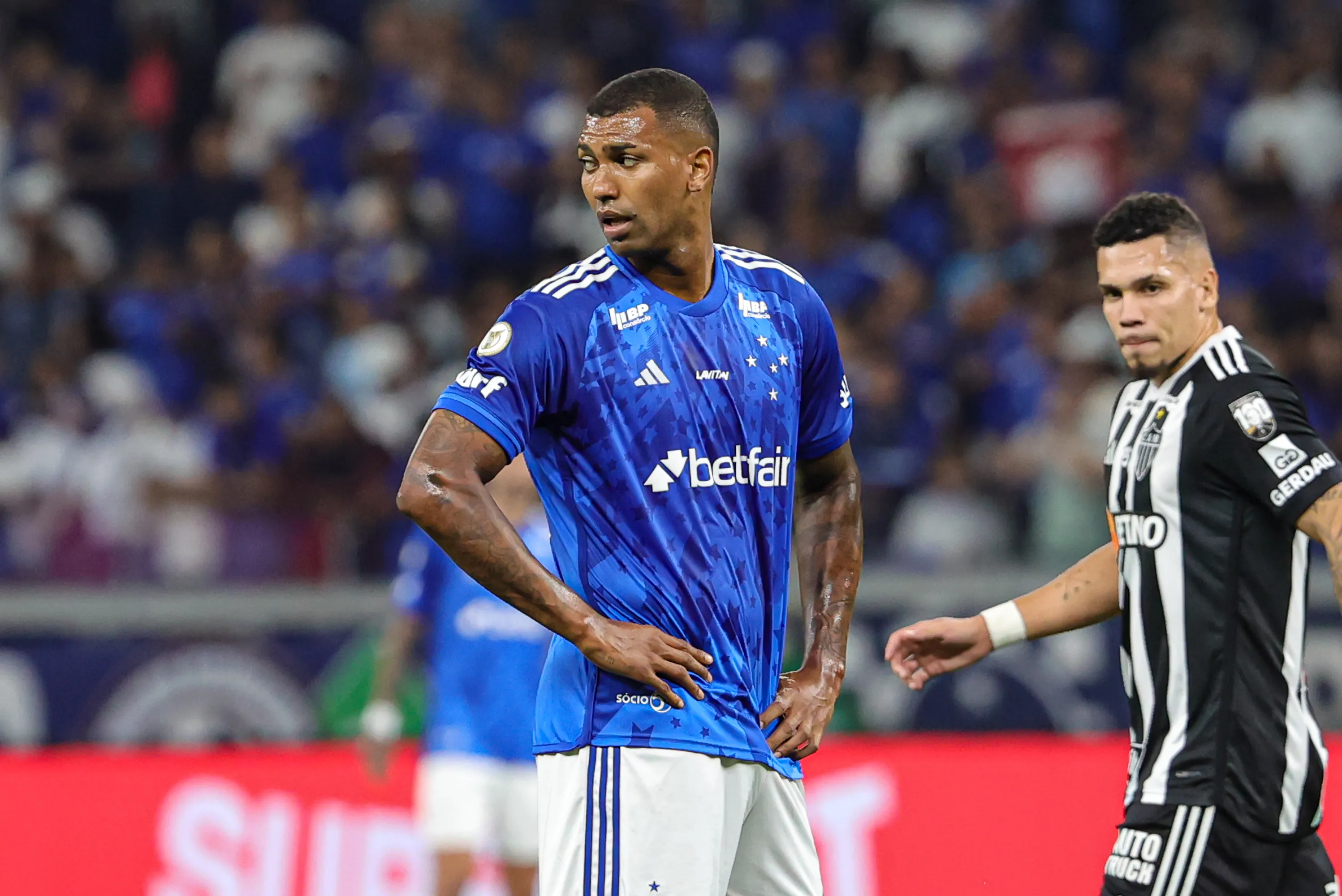 Walace jogador do Cruzeiro durante partida contra o Atletico-MG no estadio Mineirao pelo campeonato Brasileiro A 2024. Foto: Gilson Lobo/AGIF