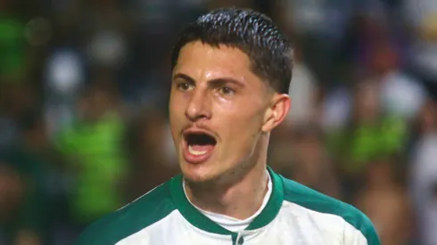 Tiago Coser jogador do Coritiba comemora seu gol durante partida contra o Fluminense no estadio Couto Pereira pelo campeonato Brasileiro A 2026. Foto: Gabriel Machado/AGIF