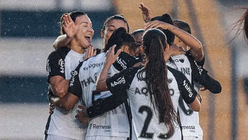 Jogadoras do Corinthians comemorando um dos gols contra o Grêmio – Foto: Redes Sociais/Corinthians