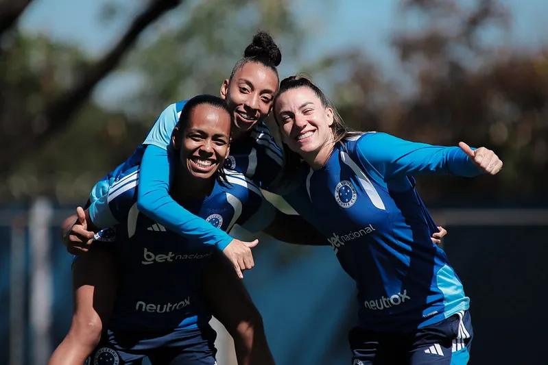 Jogadoras do Cruzeiro durante o treino da equipe - Foto: Gustavo Martins/Cruzeiro