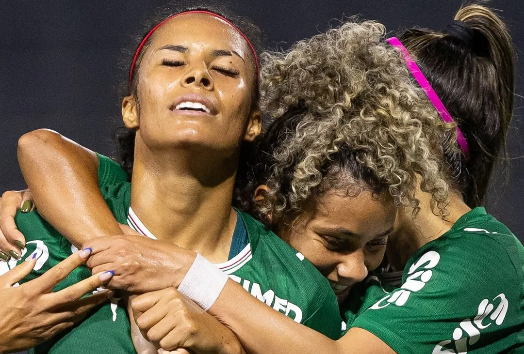 Jogadoras do Palmeiras comemorando um dos gols marcados contra o Mirassol – Foto: Rebeca Reis/Ag.Paulistão
