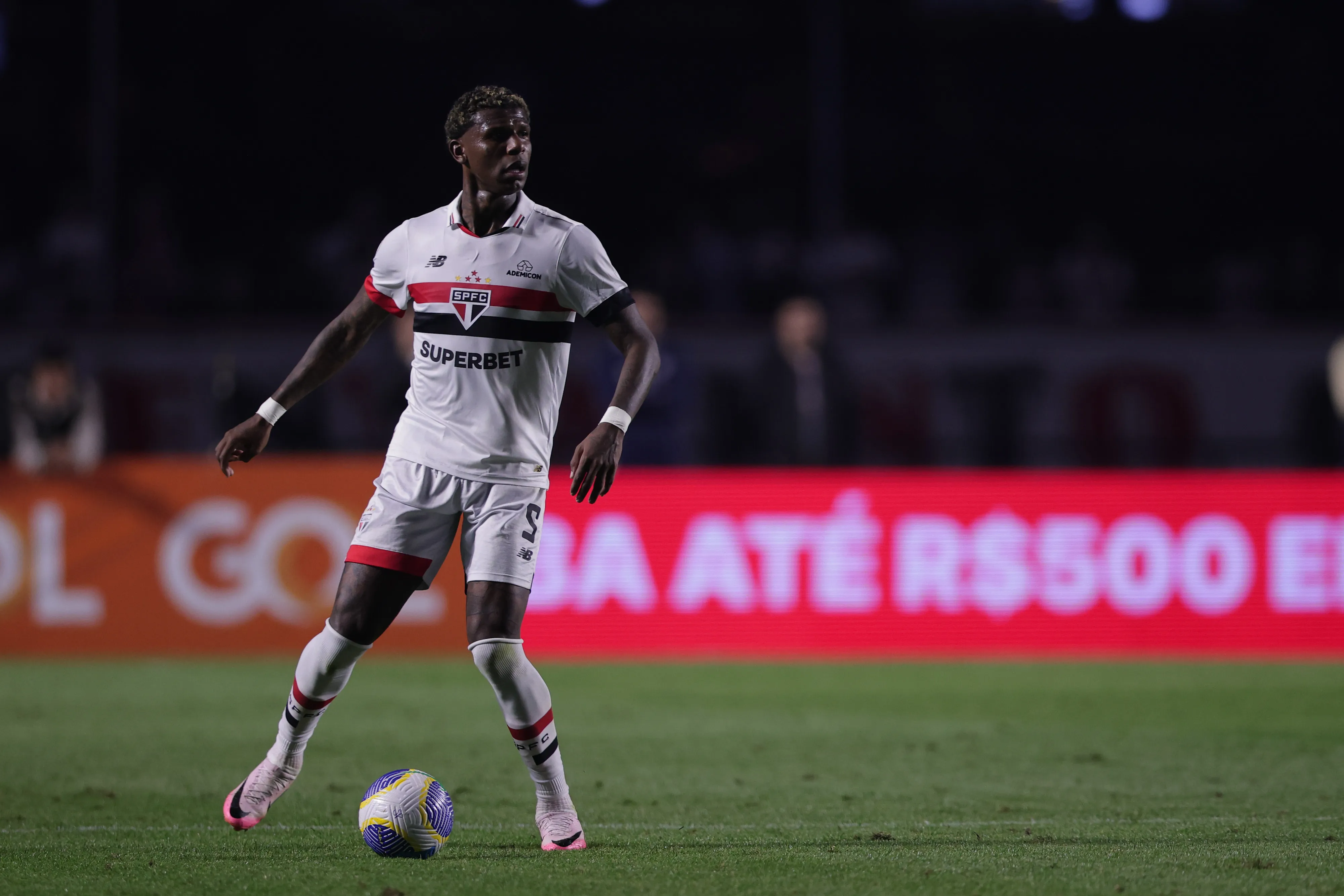 Arboleda atuando no São Paulo – Foto: Ettore Chiereguini/AGIF