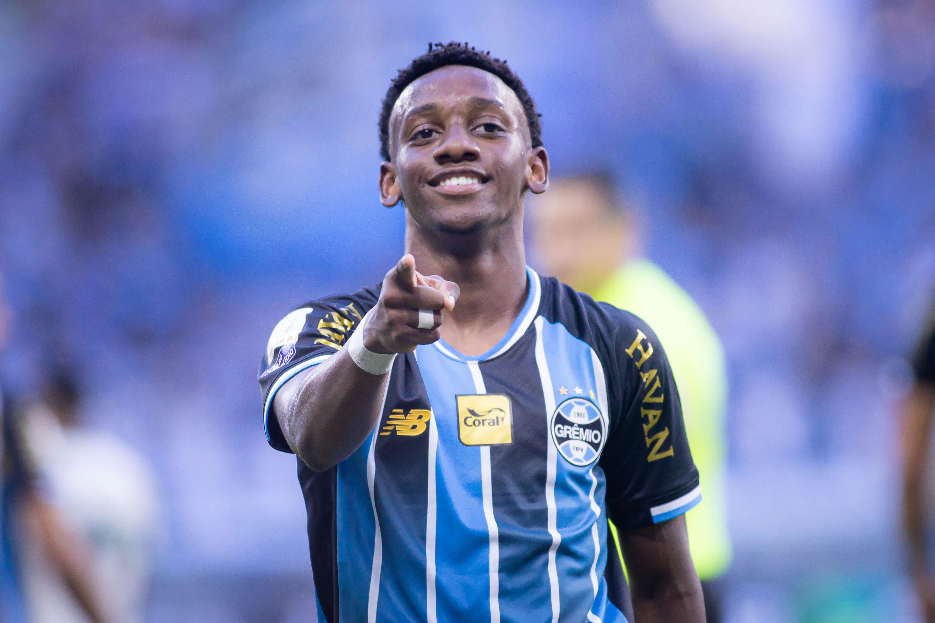 RS – PORTO ALEGRE – 26/04/2026 – BRASILEIRO A 2026, GREMIO X CORITIBA – Gabriel Mec jogador do Gremio comemora seu gol durante partida contra o Coritiba no estadio Arena do Gremio pelo campeonato Brasileiro A 2026. Foto: Maxi Franzoi/AGIF