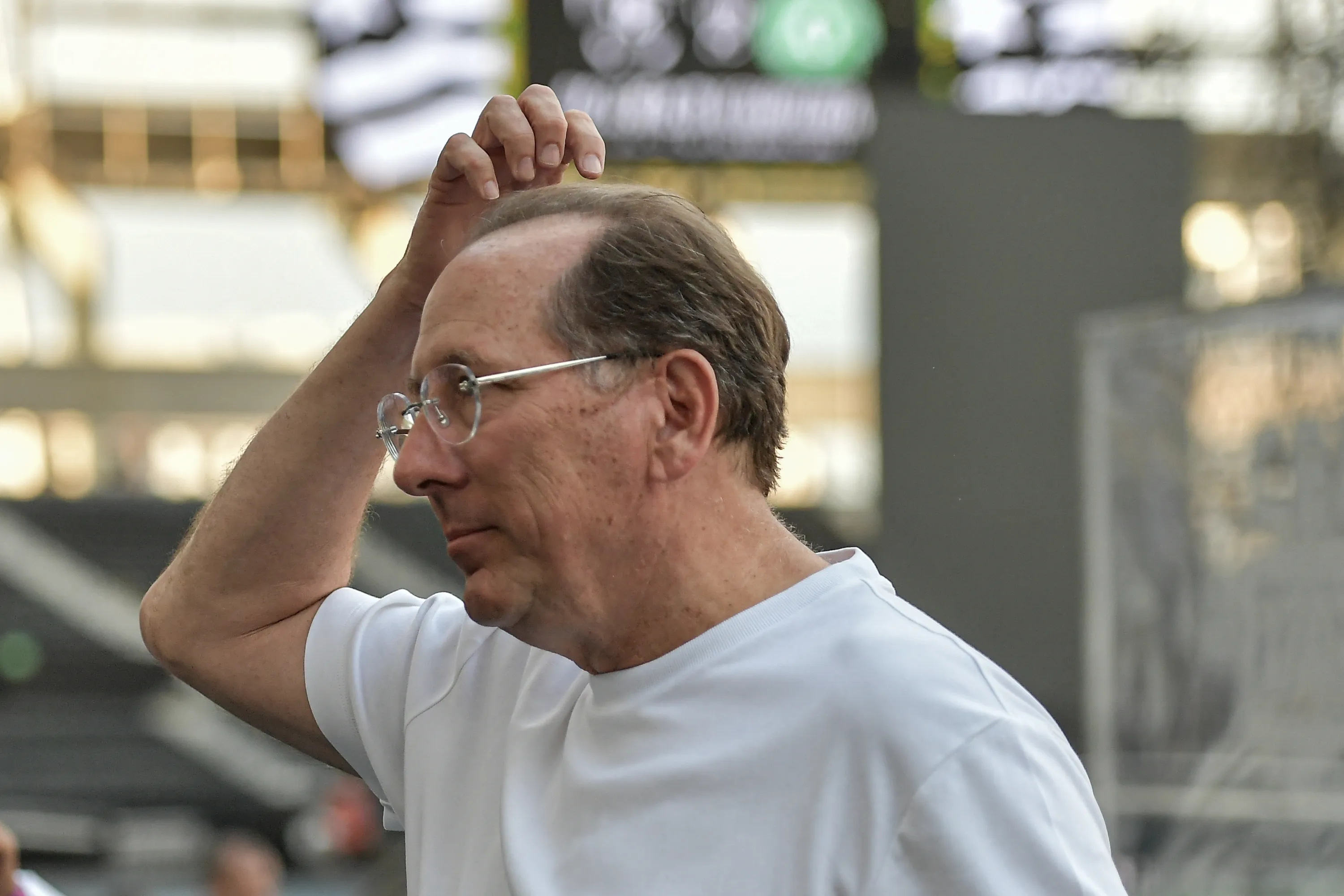 John Textor CEO do Botafogo durante aquecimento antes da partida contra o Chapecoense no estadio Engenhao pelo campeonato Copa Do Brasil 2026. Foto: Thiago Ribeiro/AGIF