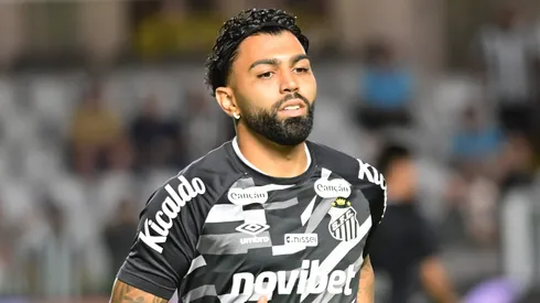 Gabigol jogador do Santos durante aquecimento antes da partida contra o Coritiba no estadio Vila Belmiro pelo campeonato Copa Do Brasil 2026. Foto: Jota Erre/AGIF