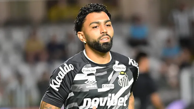 Gabigol jogador do Santos durante aquecimento antes da partida contra o Coritiba no estadio Vila Belmiro pelo campeonato Copa Do Brasil 2026. Foto: Jota Erre/AGIF