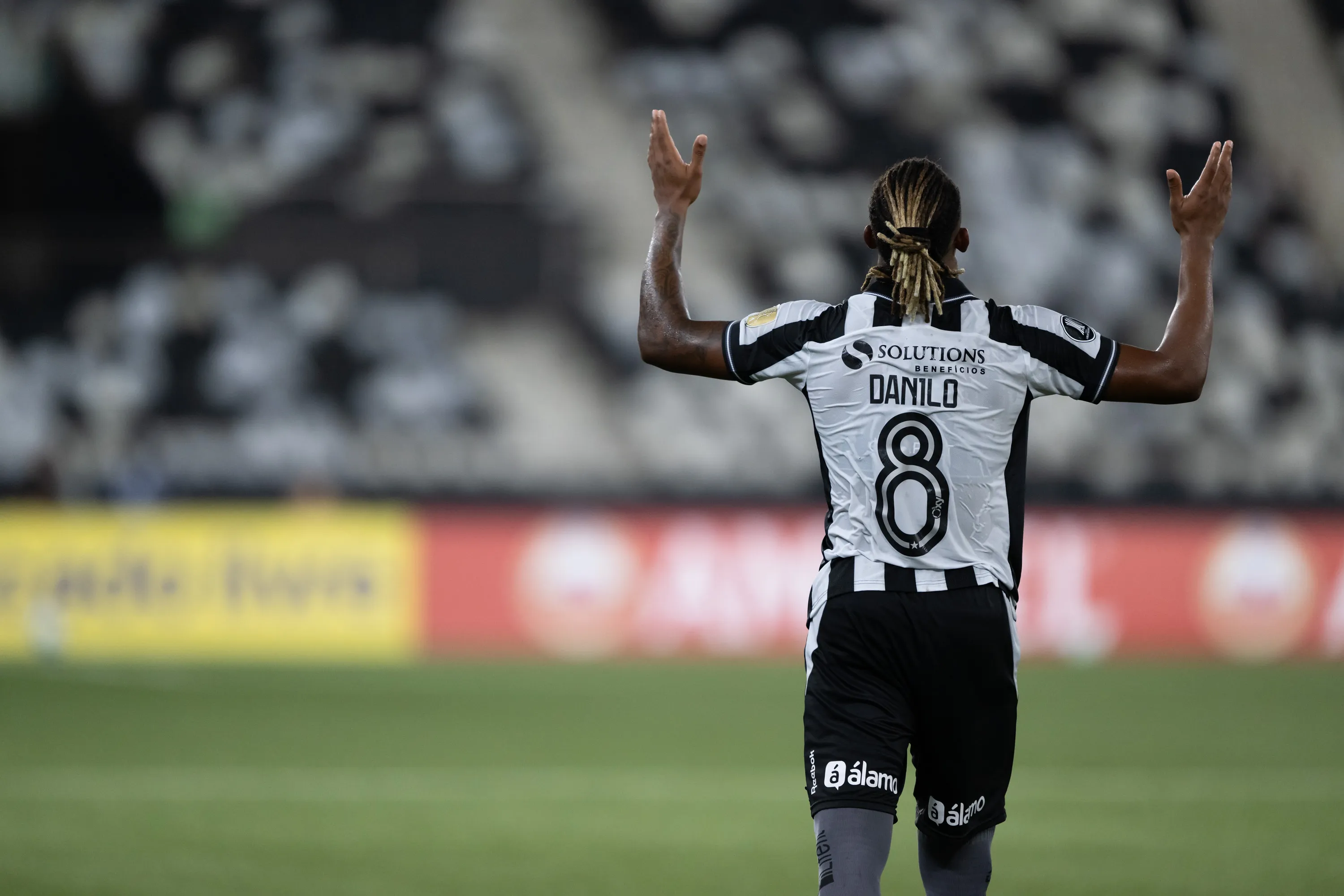 Danilo jogador do Botafogo comemora seu gol durante partida contra o Nacional Potosi no estadio Engenhao pelo campeonato Copa Libertadores 2026. Foto: Jorge Rodrigues/AGIF