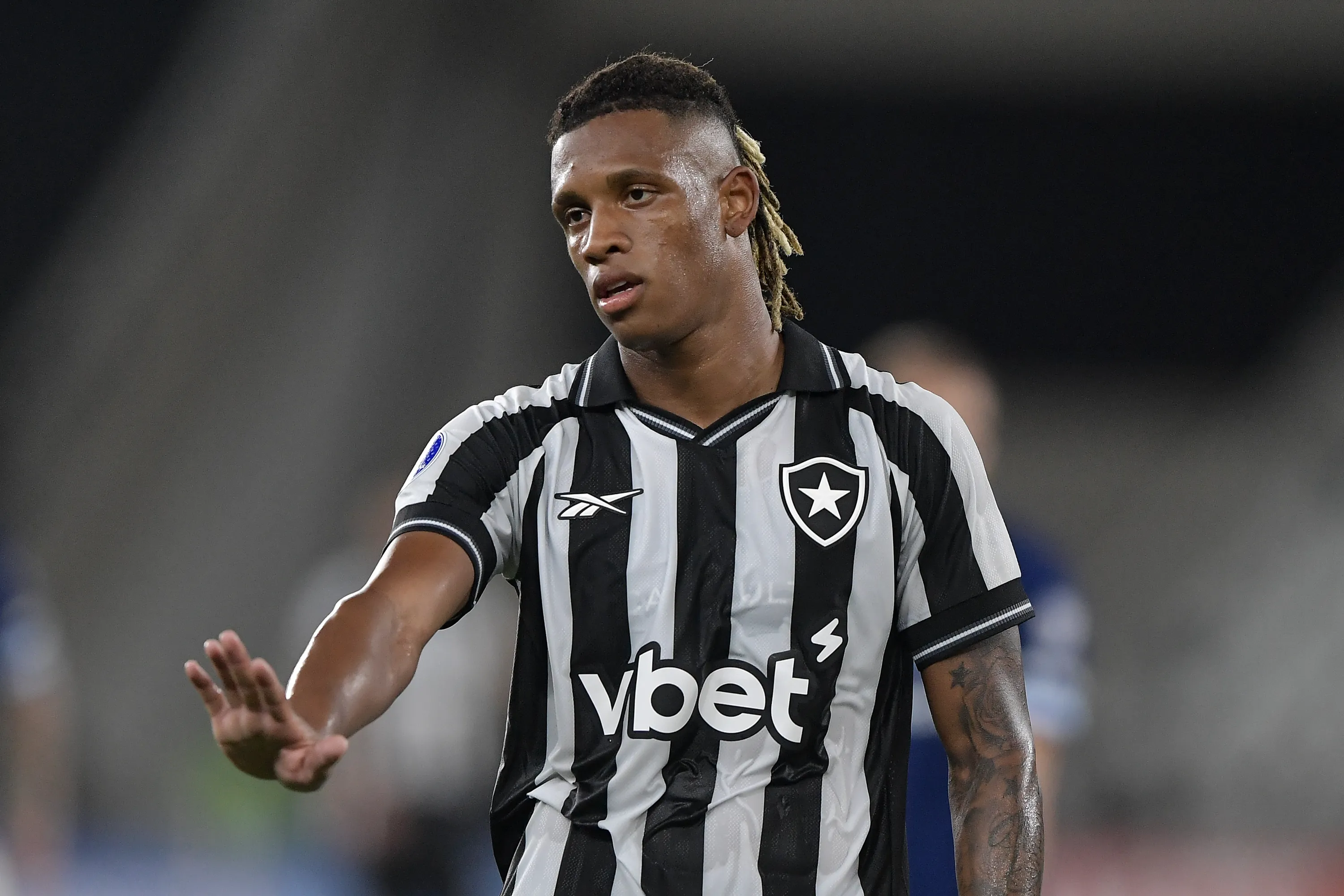 Danilo durante partida contra o Racing no Nilton Santos pela Copa Sul-Americana 2026. Foto: Thiago Ribeiro/AGIF.