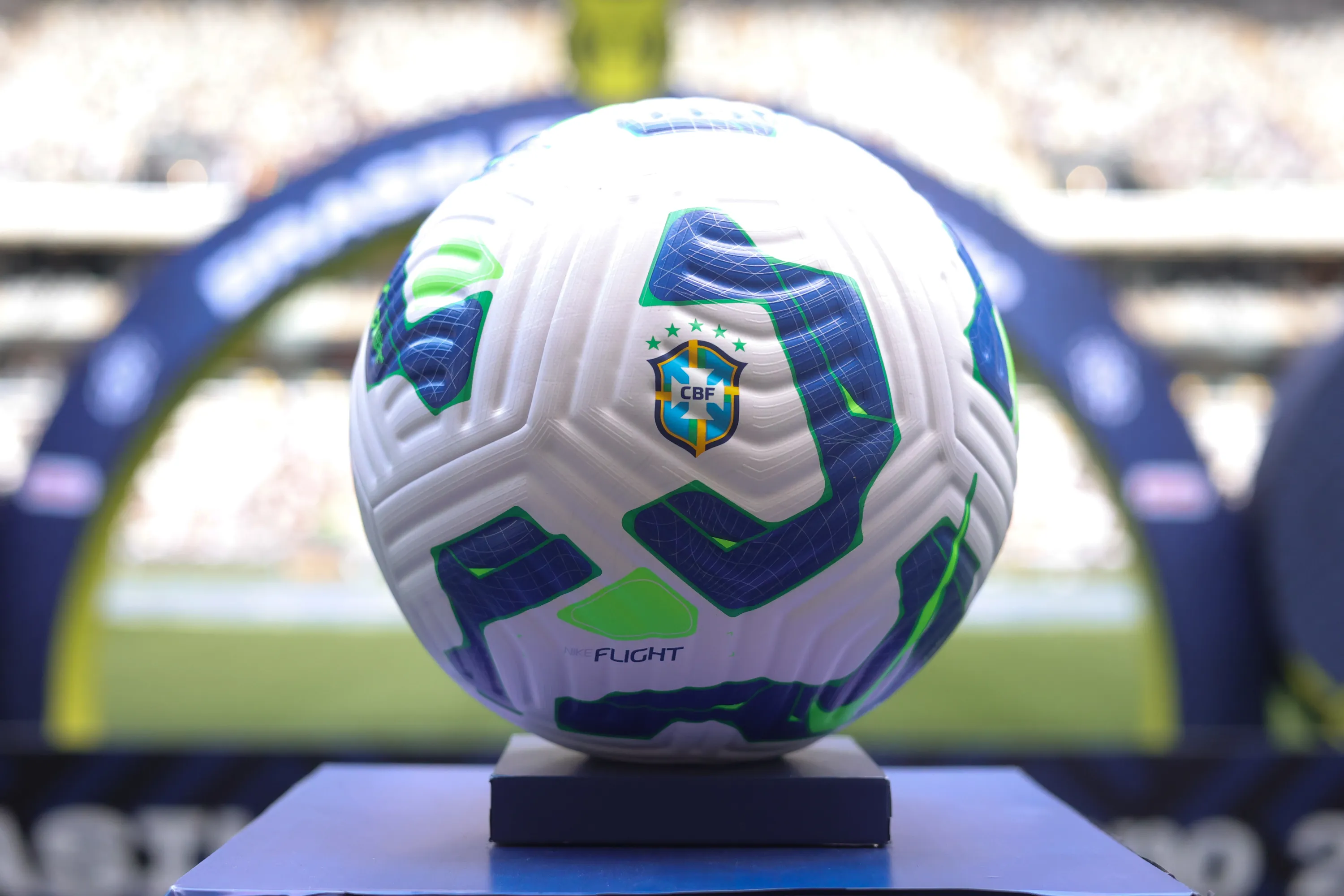 MG – BELO HORIZONTE – 14/09/2025 – BRASILEIRO A 2025, ATLETICO-MG X SANTOS – A bola do jogo com o simbolo da CBF vista antes da partida entre Atletico-MG e Santos no estadio Arena MRV pelo campeonato Brasileiro A 2025. Foto: Gilson Lobo/AGIF