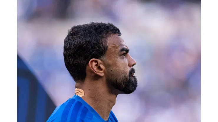 MG - BELO HORIZONTE - 22/03/2026 - BRASILEIRO A 2026, CRUZEIRO X SANTOS - Fabricio Bruno jogador do Cruzeiro durante partida contra o Santos no estadio Mineirao pelo campeonato Brasileiro A 2026. Foto: Alessandra Torres/AGIF