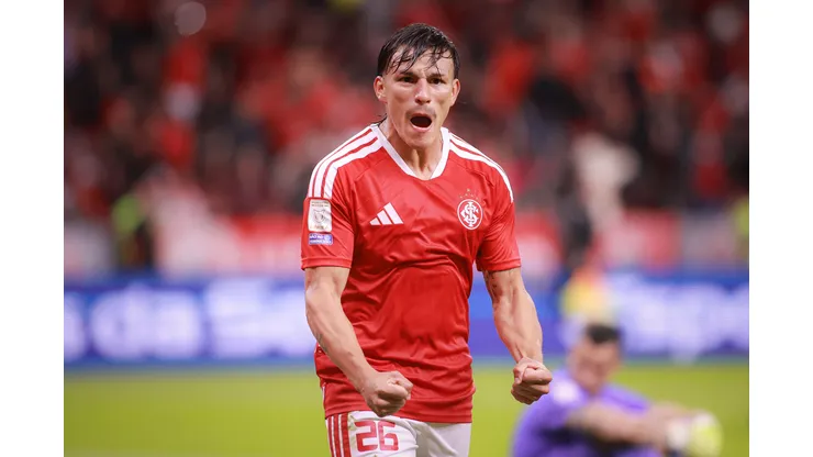 RS - PORTO ALEGRE - 03/05/2026 - BRASILEIRO A 2026, INTERNACIONAL X FLUMINENSE - Alexandro Bernabei jogador do Internacional comemora seu gol durante partida contra o Fluminense no estadio Beira-Rio pelo campeonato Brasileiro A 2026. Foto: Maxi Franzoi/AGIF