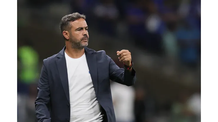 MG - BELO HORIZONTE - 01/04/2026 - BRASILEIRO A 2026, CRUZEIRO X VITORIA - Artur Jorge tecnico do Cruzeiro durante partida contra o Vitoria no estadio Mineirao pelo campeonato Brasileiro A 2026. Foto: Gilson Lobo/AGIF
