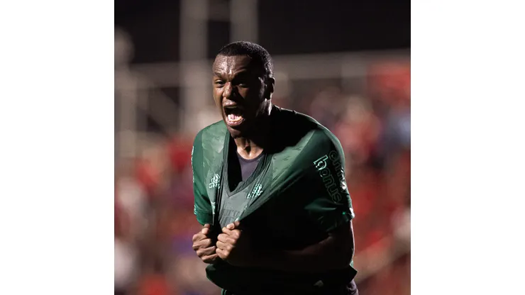 MG - IPATINGA - 31/07/2025 - BRASILEIRO B 2025, VILA NOVA-GO X CORITIBA - JACY jogador do Coritiba comemora seu gol durante partida contra o Vila Nova-GO no estadio Onesio Brasileiro Alvarenga pelo campeonato Brasileiro B 2025. Foto: Mateus Dutra/AGIF