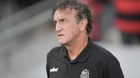 Cuca tecnico do Santos durante partida contra o Flamengo no estadio Maracana pelo campeonato Brasileiro A 2026.