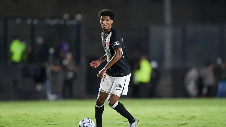 Ramon Rique subiu para o profissional do Vasco.