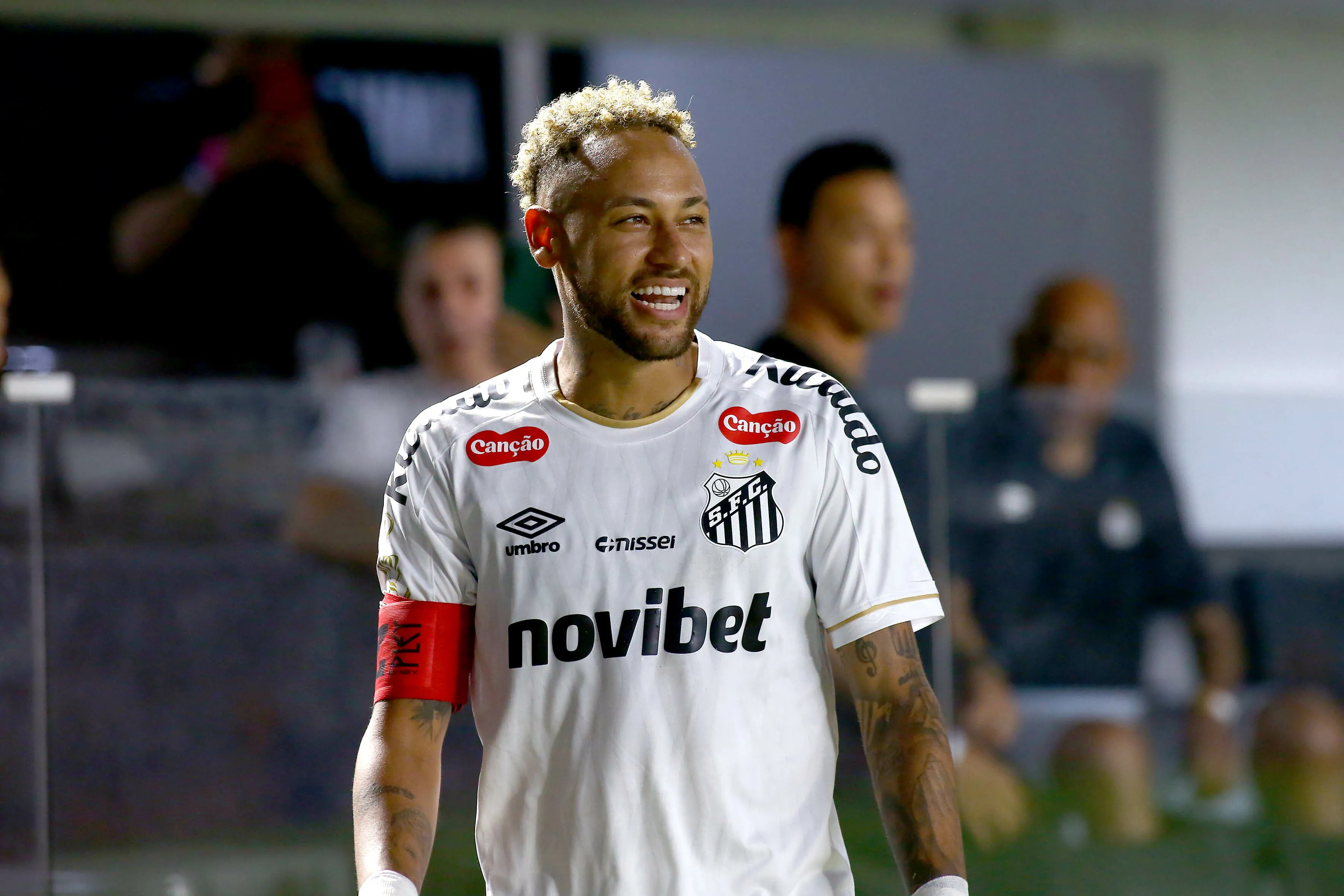 Neymar durante partida contra o Coritiba na Vila Belmiro pela Copa Do Brasil 2026. Foto: Mauricio De Souza/AGIF.