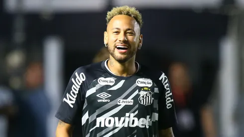 SP - SANTOS - 22/04/2026 - COPA DO BRASIL 2026, SANTOS X CORITIBA - Neymar jogador do Santos durante aquecimento antes da partida contra o Coritiba no estadio Vila Belmiro pelo campeonato Copa Do Brasil 2026. Foto: Mauricio De Souza/AGIF