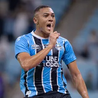 Viery e Carlos Vinícius retornam ao Grêmio contra o Flamengo