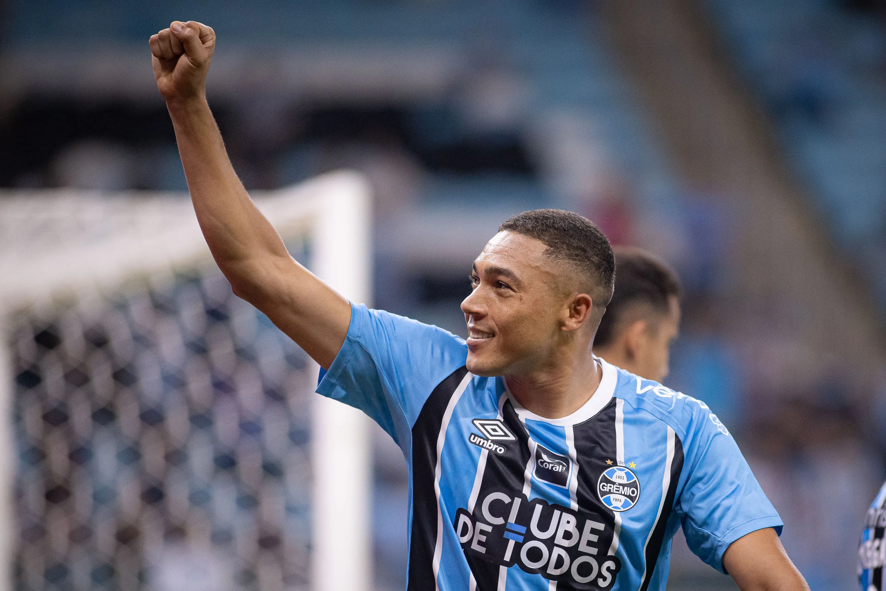 Carlos Vinicius jogador do Gremio comemora seu gol durante partida contra o Novo Hamburgo no estadio Arena do Gremio pelo campeonato Gaucho 2026. Foto: Maxi Franzoi/AGIF