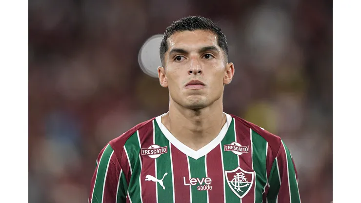 RJ - RIO DE JANEIRO - 12/04/2026 - BRASILEIRO A 2026, FLUMINENSE X FLAMENGO - Serna jogador do Fluminense durante partida contra o Flamengo no estadio Maracana pelo campeonato Brasileiro A 2026. Foto: Thiago Ribeiro/AGIF