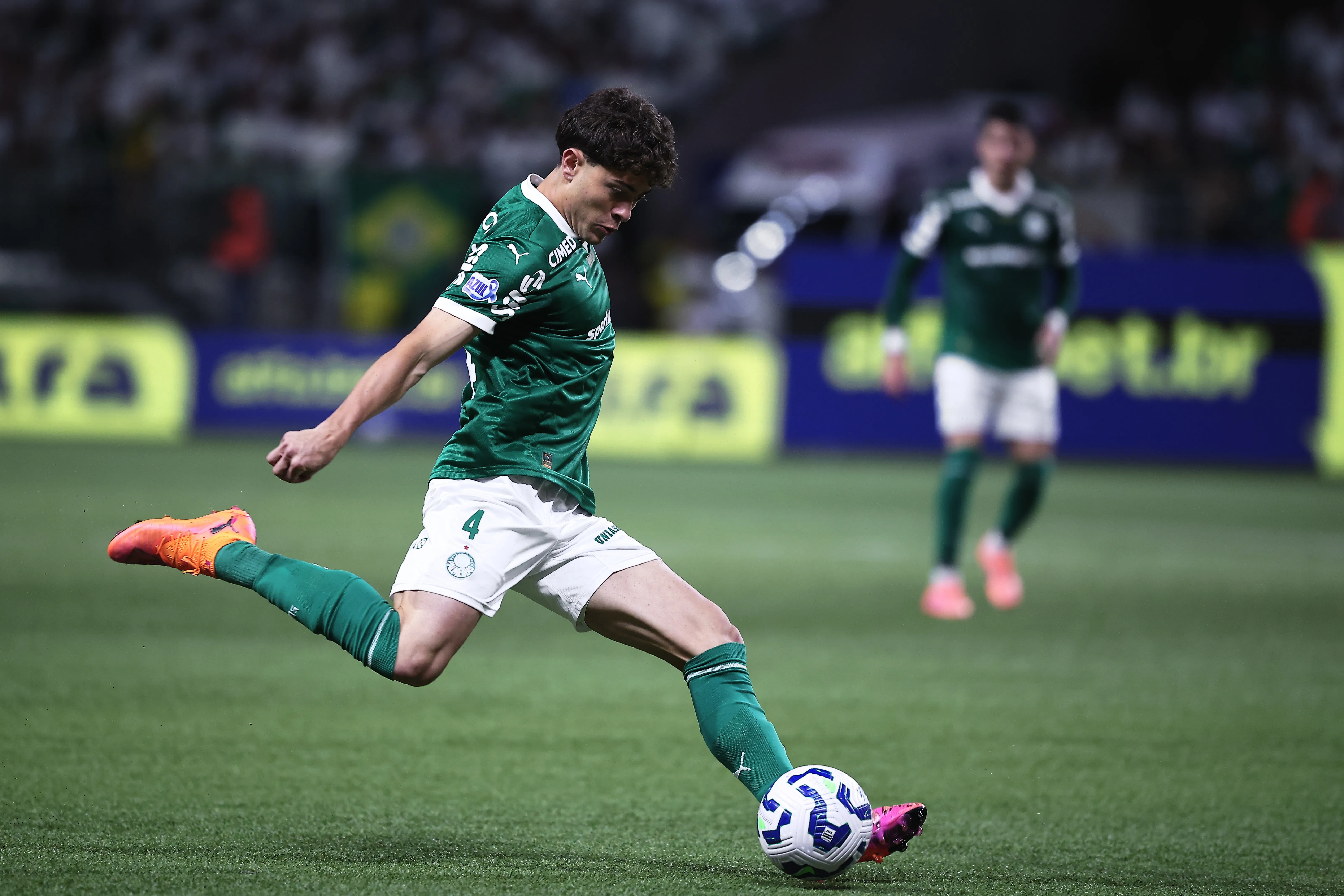 Agustin Giay jogador do Palmeiras durante partida contra o Santos no estadio Arena Allianz Parque pelo campeonato Brasileiro A 2025. Foto: Ettore Chiereguini/AGIF