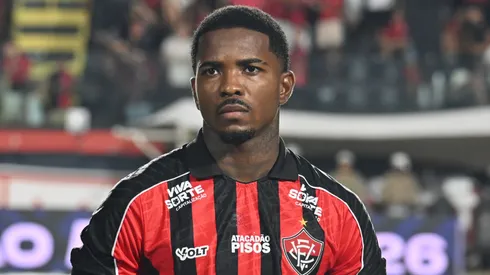 Caca, jogador do Vitoria durante partida contra o Mirassol no estadio Barradao pelo campeonato Brasileiro A 2026. Foto: Walmir Cirne/AGIF