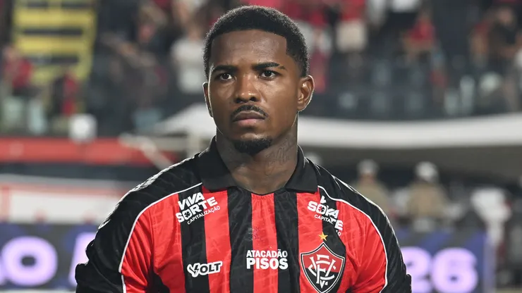 Caca, jogador do Vitoria durante partida contra o Mirassol no estadio Barradao pelo campeonato Brasileiro A 2026. Foto: Walmir Cirne/AGIF