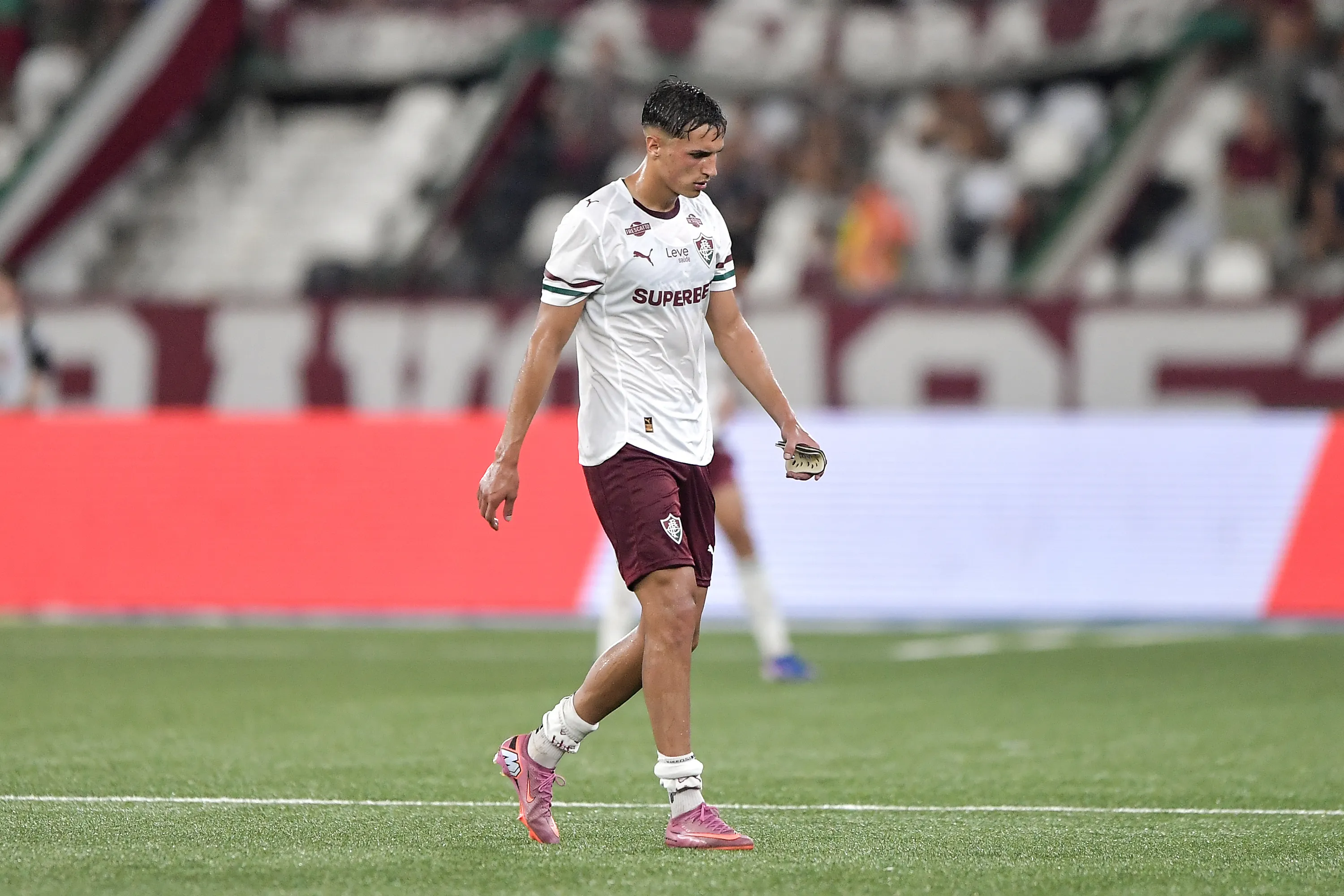 Bernal jogador do Fluminense recebe cartao vermelho do arbitro durante partida contra o Vasco no estadio Engenhao pelo campeonato Carioca 2026. Foto: Thiago Ribeiro/AGIF