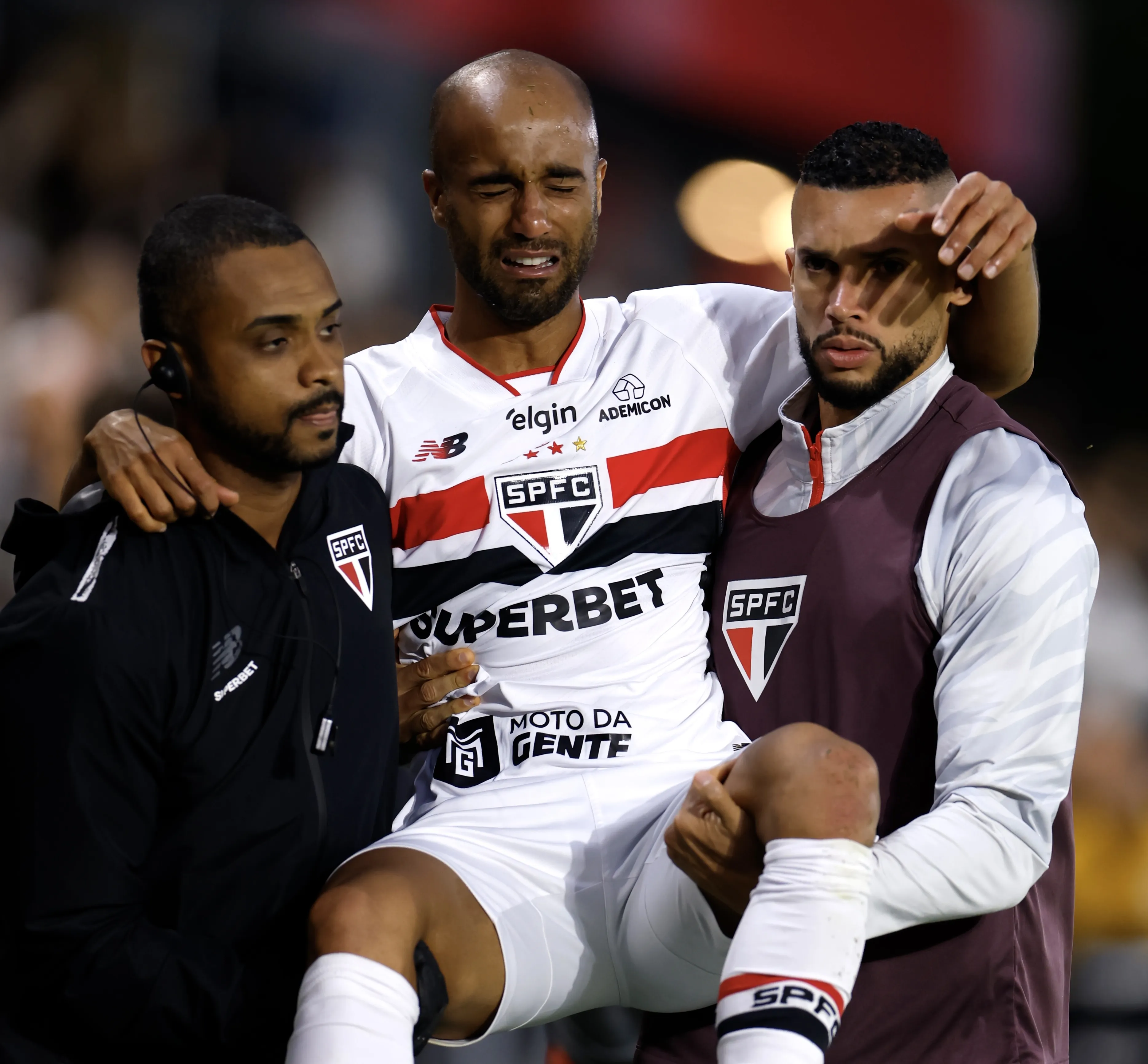 SP – BRAGANCA PAULISTA – 03/05/2026 – BRASILEIRO A 2026, SAO PAULO X BAHIA – Lucas Moura jogador do Sao Paulo deixa o campo durante a partida contra o Bahia no estadio Cicero De Souza Marques pelo campeonato Brasileiro A 2026. Foto: Marcello Zambrana/AGIF