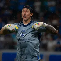 Cruzeiro projeta volta de Cássio aos treinamentos em agosto