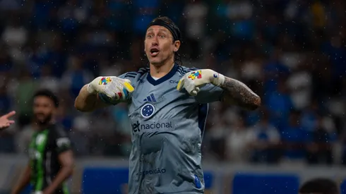 Cássio pode retornar aos treinos do Cruzeiro em agosto.
