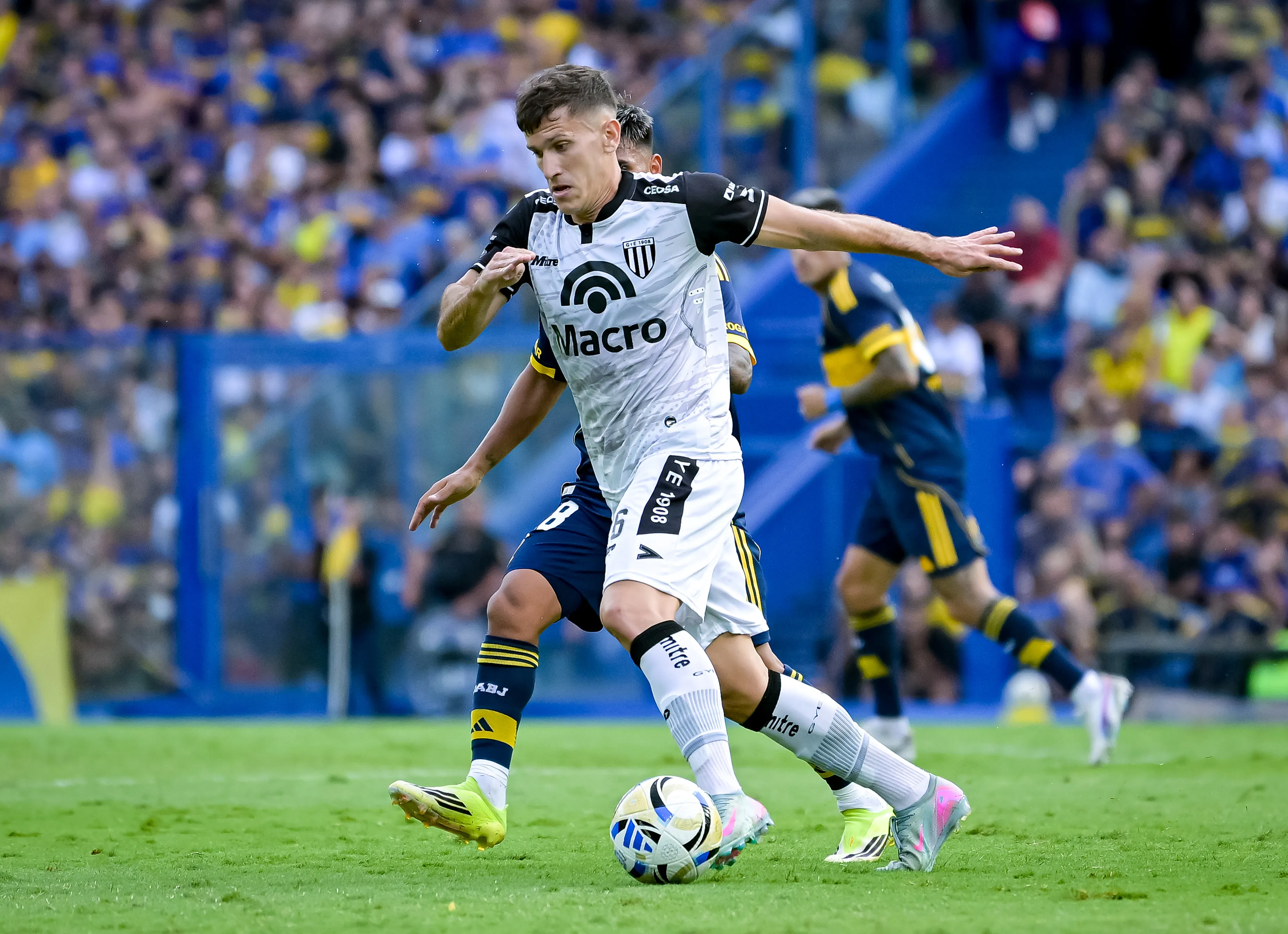 Facundo Lencioni, alvo do Bahia. (Photo by Marcelo Endelli/Getty Images)
